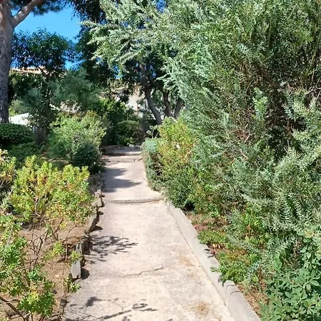 A Few Steps From The Beach, Very Comfortable Apartment Le Lavandou