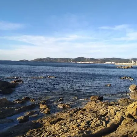 A Few Steps From The Beach, Very Comfortable Apartamento Le Lavandou